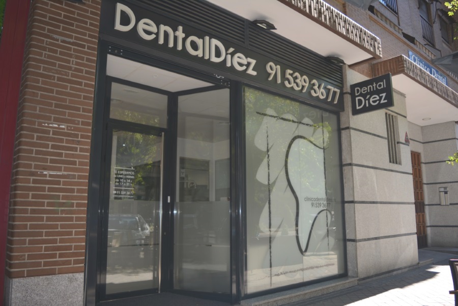 La entrada de Clínica Dental Díez - tu dentista de confianza en Madrid Legazpi